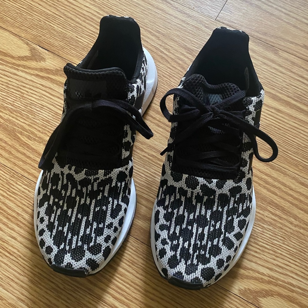 Addidas swift run shoe - size 8